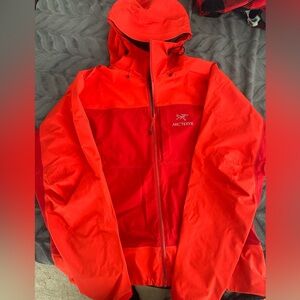 Men’s Arcteryx Beta SL Hybrid Gore Tex Shell, size XL, excellent condition